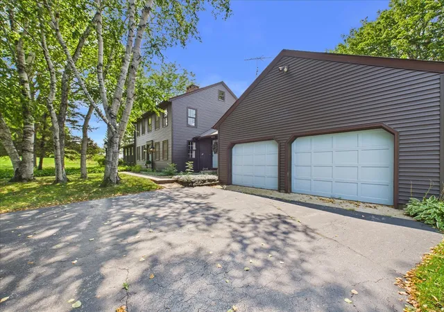 Photo 4 of Single family home for sale at 10562 Town Hall Rd, Belvidere, IL 61008 | MLS# 12725153 | Listing updated on 2026-08-22