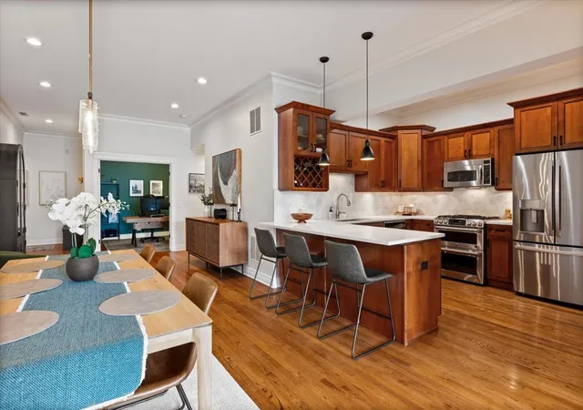 Photo 4 of Sale Pending at 4927 N Damen Ave #2F, Chicago, IL 60625 | MLS# 12725171 | Listing updated on 2026-08-31