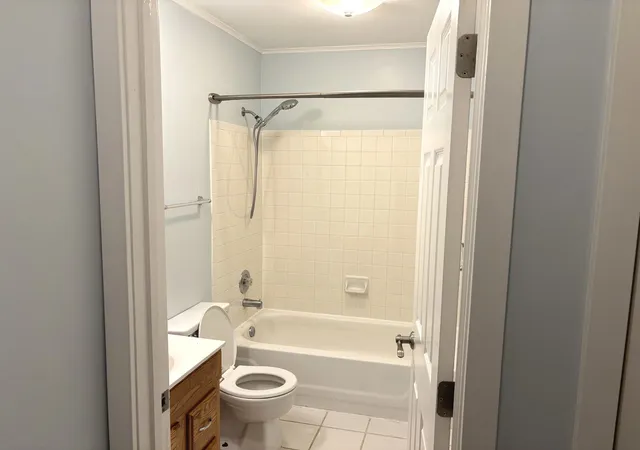Listing Photo 2 - Condo for sale in building located at 515 E Lyon Dr E, Buffalo Grove, IL 60089 - Unit #515
