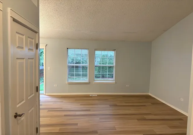 Photo 5 of House for sale at 515 E Lyon Dr #515, Buffalo Grove, IL 60089 | MLS# 12725185 | Listing updated on 2026-09-01