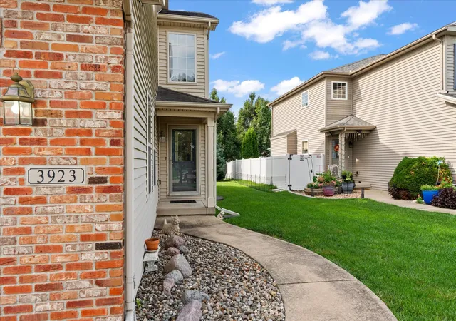 3rd image of 3923 Summer Sage Ct #3923, Champaign, IL 61822 | MLS# 12725245