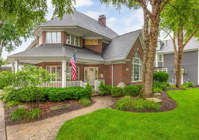 2nd image of 70 S Parkway Dr, Naperville, IL 60540 | MLS# 12725255