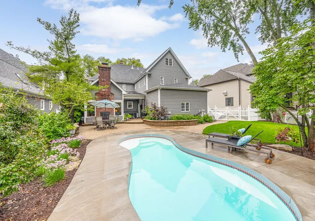 4th image of 70 S Parkway Dr, Naperville, IL 60540 | MLS# 12725255