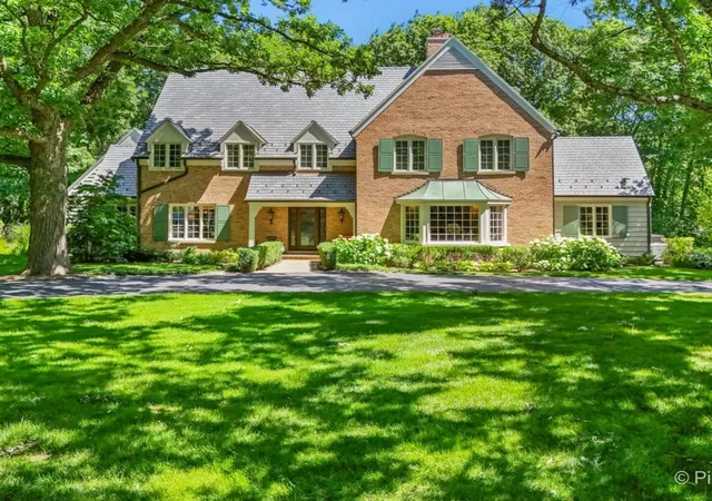 Photo 3 of Single family home for sale at 1986 Camphill Cir, Inverness, IL 60067 | MLS# 12725297 | Listing updated on 2026-09-30