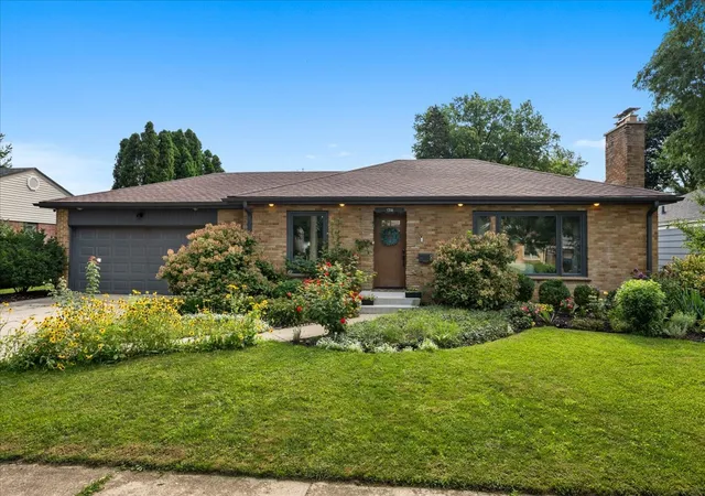 1st image of 1316 S 4th St, St. Charles, IL 60174 | MLS# 12725334