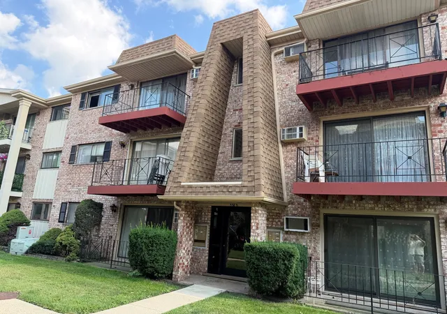 Photo 2 of Condo for sale at 5303 N Delphia Ave #304, Chicago, IL 60656 | MLS# 12725350 | Listing updated on 2026-08-21