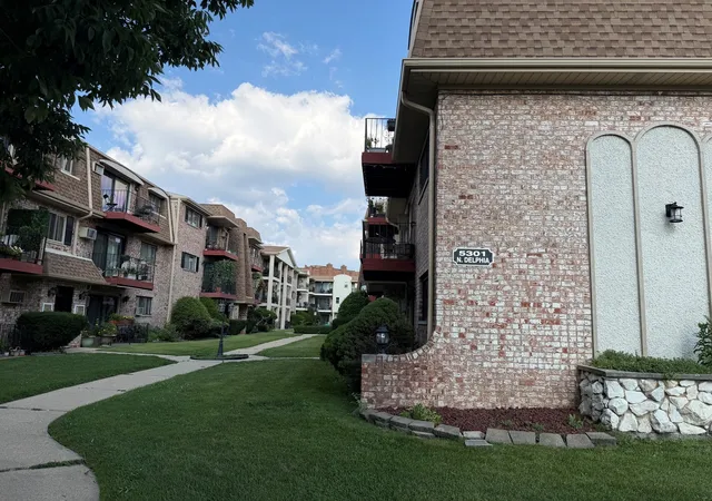 Photo 3 of Condo for sale at 5303 N Delphia Ave #304, Chicago, IL 60656 | MLS# 12725350 | Listing updated on 2026-08-21
