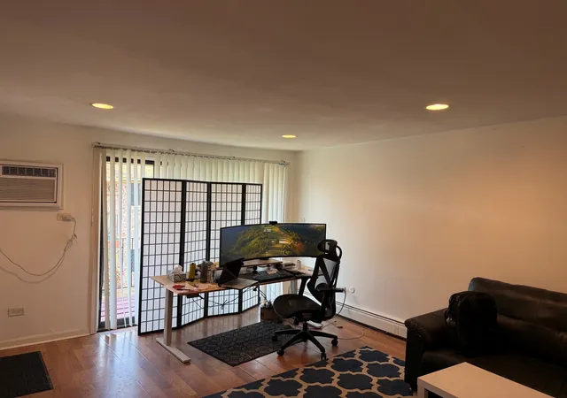 Listing Photo 4 - Condo for sale in building located at 5303 N Delphia Ave, Chicago, IL 60656 - Unit #304