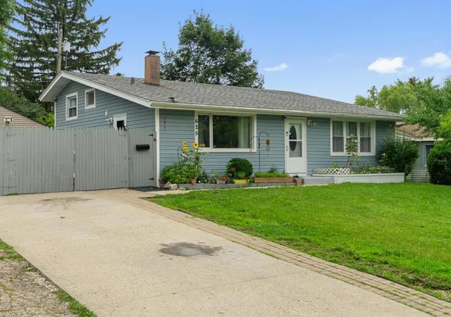 1st image of 625 Jefferson Ave, Carpentersville, IL 60110 | MLS# 12725362