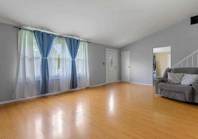 2nd image of 625 Jefferson Ave, Carpentersville, IL 60110 | MLS# 12725362