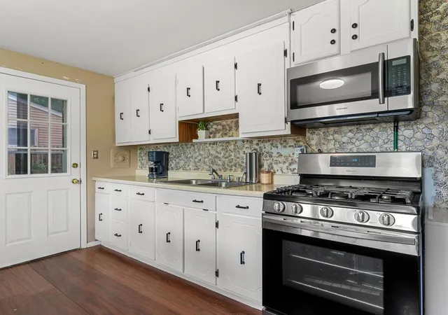 4th image of 625 Jefferson Ave, Carpentersville, IL 60110 | MLS# 12725362