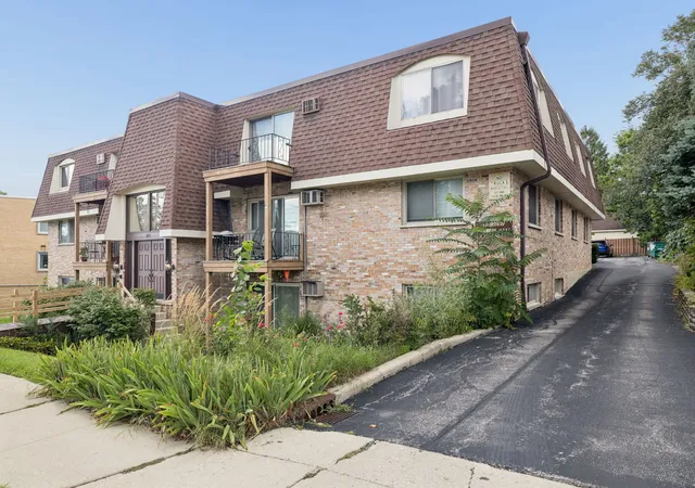 Photo 2 of Condo for sale at 201 N President St #3C, Wheaton, IL 60187 | MLS# 12725410 | Listing updated on 2026-08-28