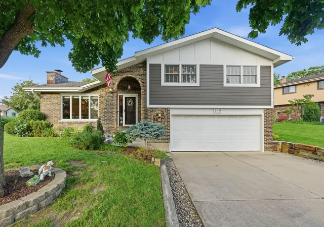 1st image of 919 Hillview Dr, Lemont, IL 60439 | MLS# 12725451
