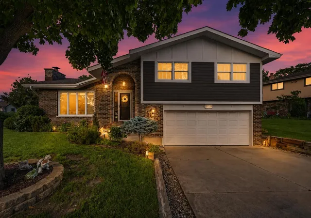 2nd image of 919 Hillview Dr, Lemont, IL 60439 | MLS# 12725451