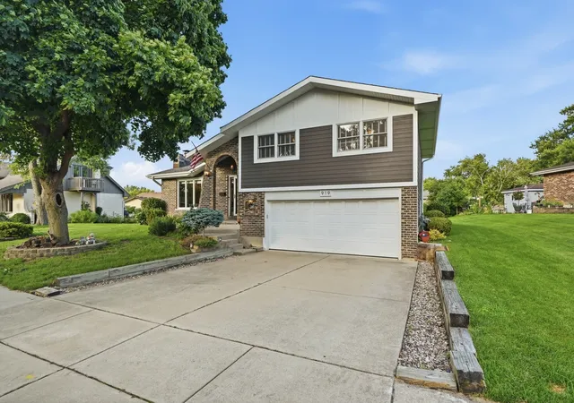 3rd image of 919 Hillview Dr, Lemont, IL 60439 | MLS# 12725451