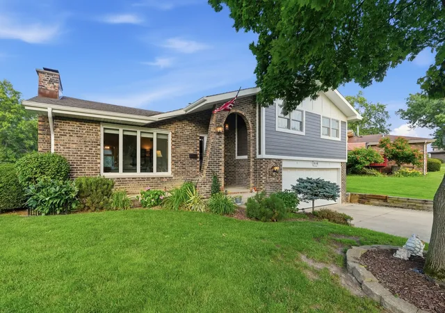 4th image of 919 Hillview Dr, Lemont, IL 60439 | MLS# 12725451