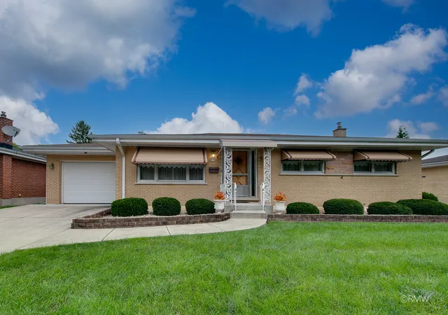 Photo 2 of Single family home for sale at 227 N Mill Rd, Wood Dale, IL 60191 | MLS# 12725534 | Listing updated on 2026-08-17