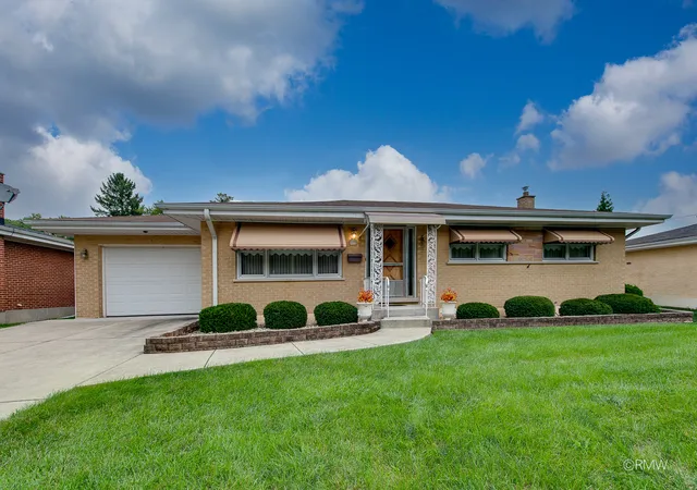 Photo 3 of Single family home for sale at 227 N Mill Rd, Wood Dale, IL 60191 | MLS# 12725534 | Listing updated on 2026-08-17