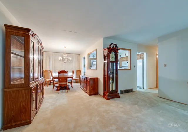 Photo 4 of Single family home for sale at 227 N Mill Rd, Wood Dale, IL 60191 | MLS# 12725534 | Listing updated on 2026-08-17