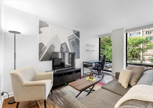 4th image of 260 E Chestnut St #303, Chicago, IL 60611 | MLS# 12725535