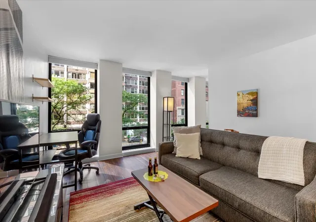 5th image of 260 E Chestnut St #303, Chicago, IL 60611 | MLS# 12725535