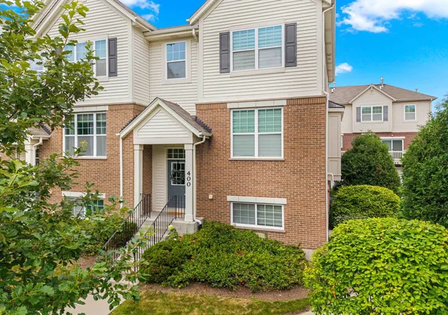 Photo 2 of Sale Pending at 400 Concord Ct, Morton Grove, IL 60053 | MLS# 12725554 | Listing updated on 2026-08-27