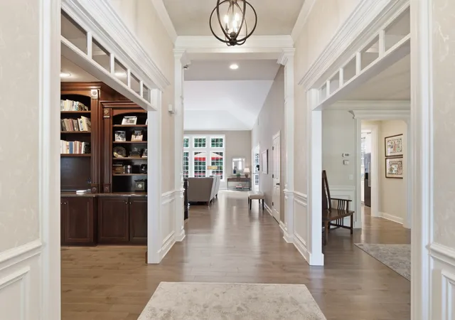 Photo 4 of Sale Pending at 750 Fox Run Dr, Geneva, IL 60134 | MLS# 12725555 | Listing updated on 2026-10-06