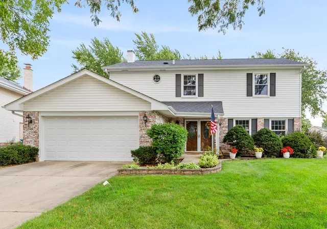1st image of 815 Claridge Ct, Schaumburg, IL 60193 | MLS# 12725639