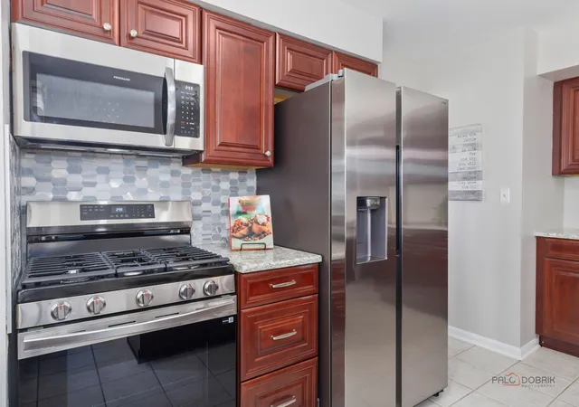 5th image of 815 Claridge Ct, Schaumburg, IL 60193 | MLS# 12725639