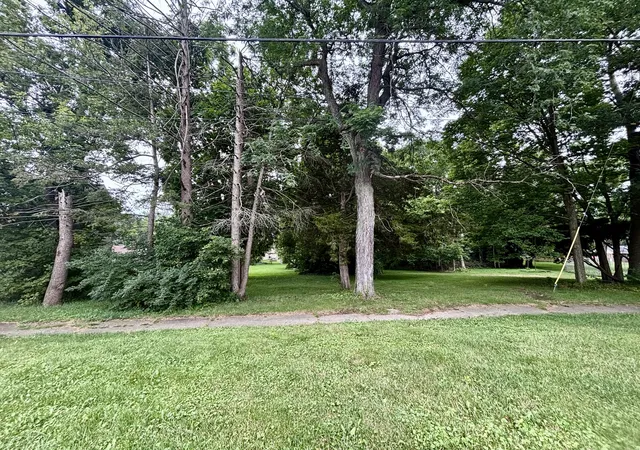 Photo 2 of Sale Pending at 524 W Lincoln Ave, Belvidere, IL 61008 | MLS# 12725745 | Listing updated on 2026-08-20