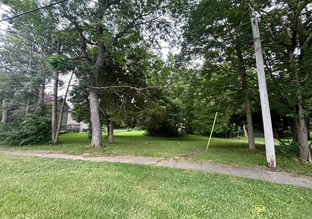 Photo 3 of Sale Pending at 524 W Lincoln Ave, Belvidere, IL 61008 | MLS# 12725745 | Listing updated on 2026-08-20