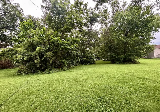 Photo 5 of Sale Pending at 524 W Lincoln Ave, Belvidere, IL 61008 | MLS# 12725745 | Listing updated on 2026-08-20