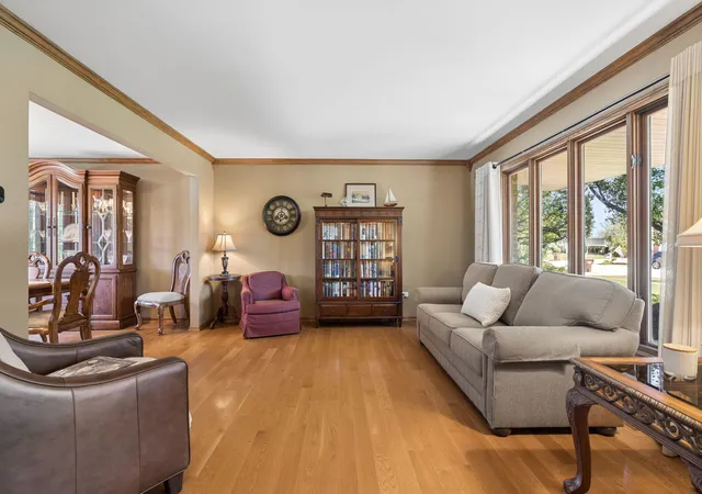 Photo 4 of Single family home for sale at 8130 Edgebrook Ln, Tinley Park, IL 60487 | MLS# 12725793 | Listing updated on 2026-09-01