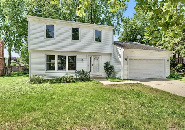 Photo 1 of Single family home for sale at 5 Keswick Ln, Vernon Hills, IL 60061 | MLS# 12725943 | Listing updated on 2026-09-02