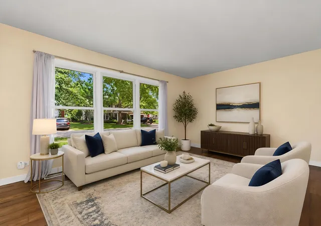 Photo 2 of Single family home for sale at 5 Keswick Ln, Vernon Hills, IL 60061 | MLS# 12725943 | Listing updated on 2026-09-02