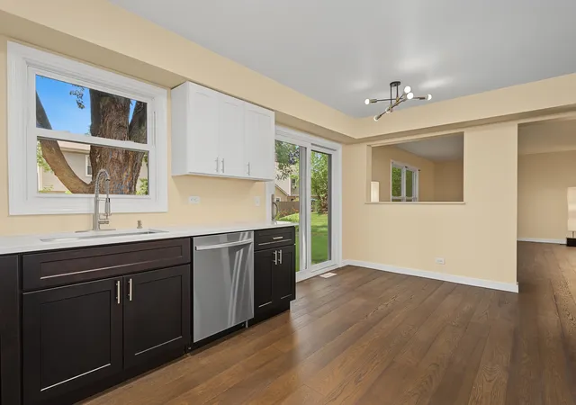 Photo 4 of Single family home for sale at 5 Keswick Ln, Vernon Hills, IL 60061 | MLS# 12725943 | Listing updated on 2026-09-02