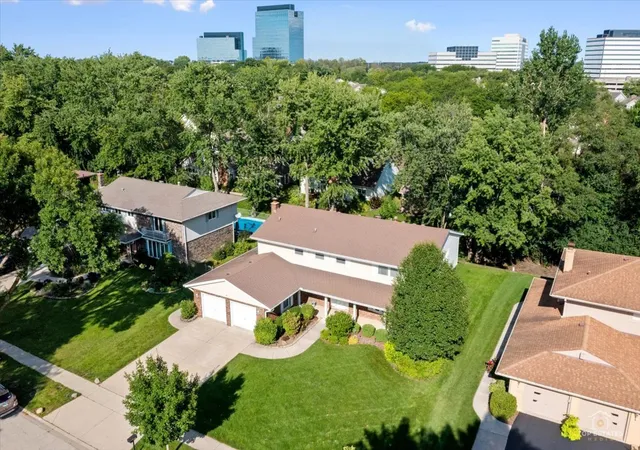 3rd image of 231 Southwick Ln, Schaumburg, IL 60173 | MLS# 12726043