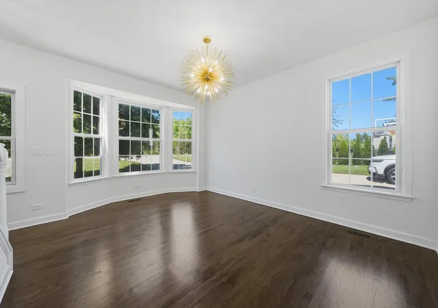 Photo 3 of Single family home for sale at 950 W Colfax St, Palatine, IL 60067 | MLS# 12726098 | Listing updated on 2026-09-01
