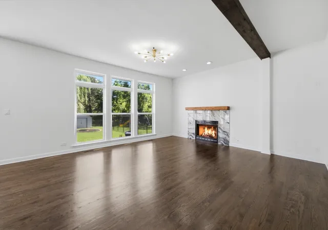 Photo 4 of Single family home for sale at 950 W Colfax St, Palatine, IL 60067 | MLS# 12726098 | Listing updated on 2026-10-11