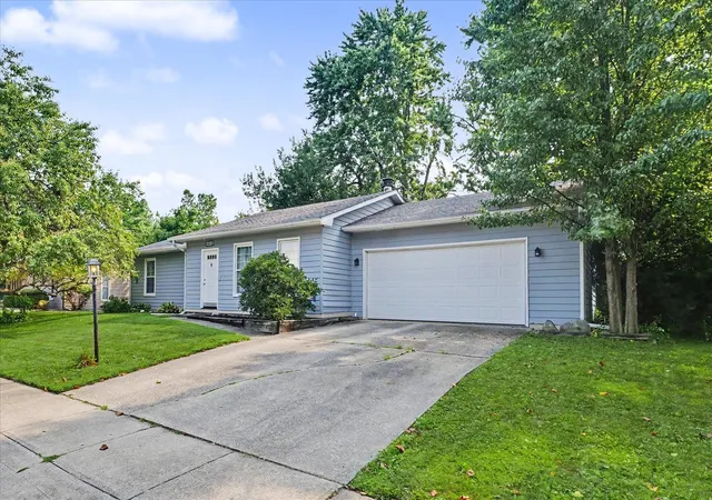 2nd image of 2406 Jordan Dr, Champaign, IL 61822 | MLS# 12726103