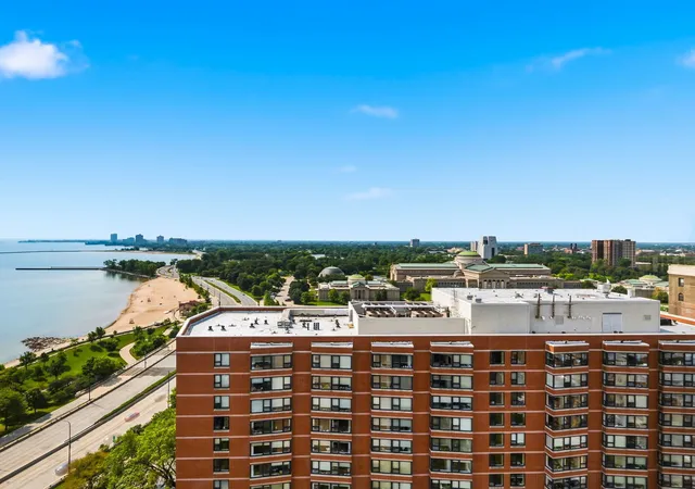 Listing Photo 2 - Condo for sale in building located at 5532 S S Shore Dr, Chicago, IL 60637 - Unit #19F