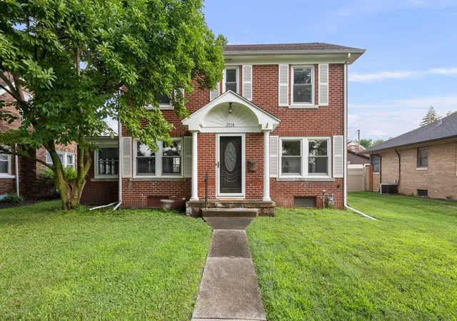 Photo 1 of Sale Pending at 2914 25th Avenue, Moline, IL 61265 | MLS# 12726364 | Listing updated on 2026-09-03