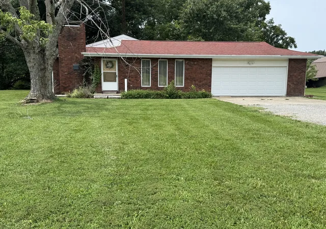 Photo 2 of Single family home for sale at 13361 State Hwy 37, Benton, IL 62812 | MLS# 12726386 | Listing updated on 2026-08-20