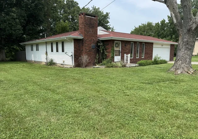 Photo 2 of Single family home for sale at 13361 State Hwy 37, Benton, IL 62812 | MLS# 12726386 | Listing updated on 2026-08-20