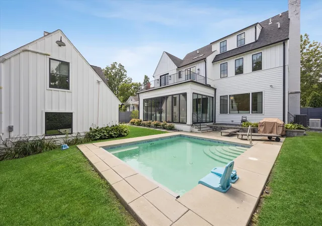 3rd image of 37 S Stough St, Hinsdale, IL 60521 | MLS# 12726389