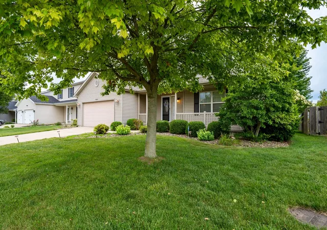 2nd image of 1401 Ballyshannon Dr, Bloomington, IL 61704 | MLS# 12726523