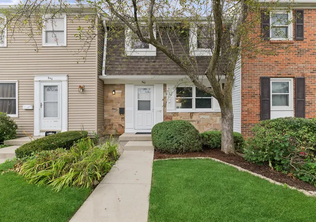 Photo 1 of Townhouse for sale at 942 Cardiff Ct, Schaumburg, IL 60194 | MLS# 12726568 | Listing updated on 2026-09-22