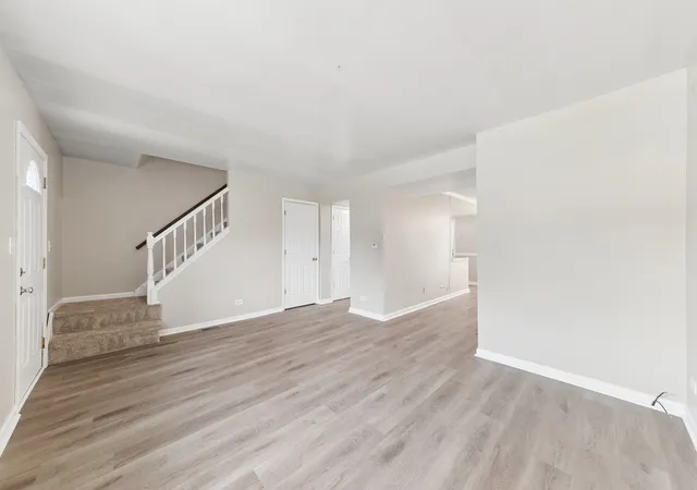 Photo 2 of Townhouse for sale at 942 Cardiff Ct, Schaumburg, IL 60194 | MLS# 12726568 | Listing updated on 2026-09-22