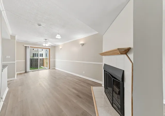 Photo 4 of Townhouse for sale at 942 Cardiff Ct, Schaumburg, IL 60194 | MLS# 12726568 | Listing updated on 2026-09-22