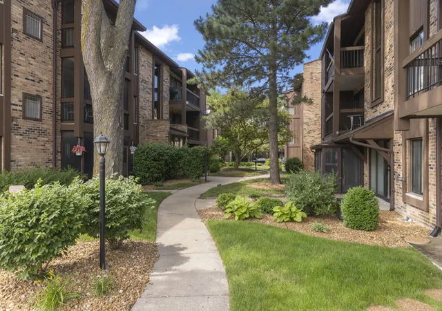 3rd image of 7505 175Th St #124, Tinley Park, IL 60477 | MLS# 12726620
